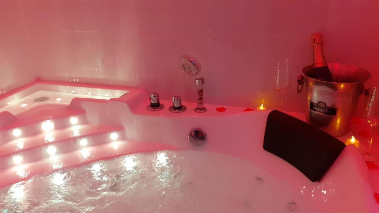 Le Bijou avec Jacuzzi et Sauna, Terrasse plein sud, Wifi, Clim, Parking Privatif Bandol Extérieur photo
