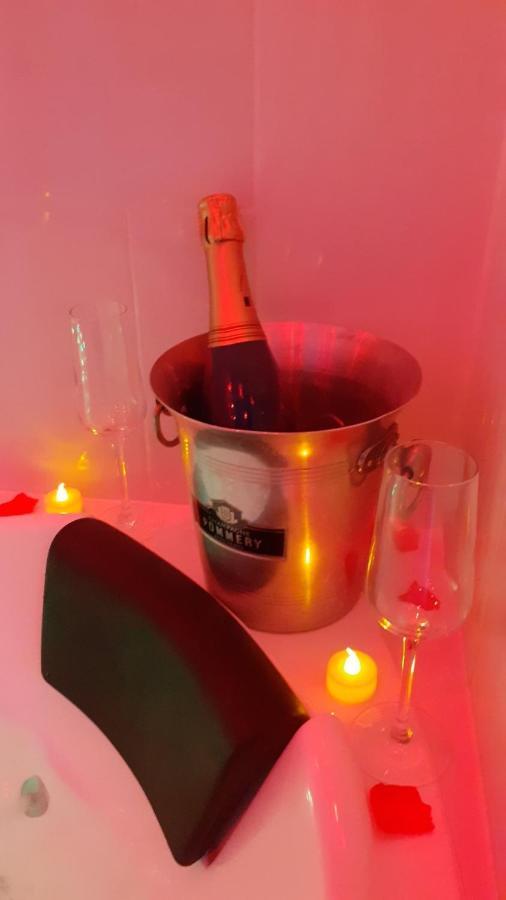 Le Bijou avec Jacuzzi et Sauna, Terrasse plein sud, Wifi, Clim, Parking Privatif Bandol Extérieur photo