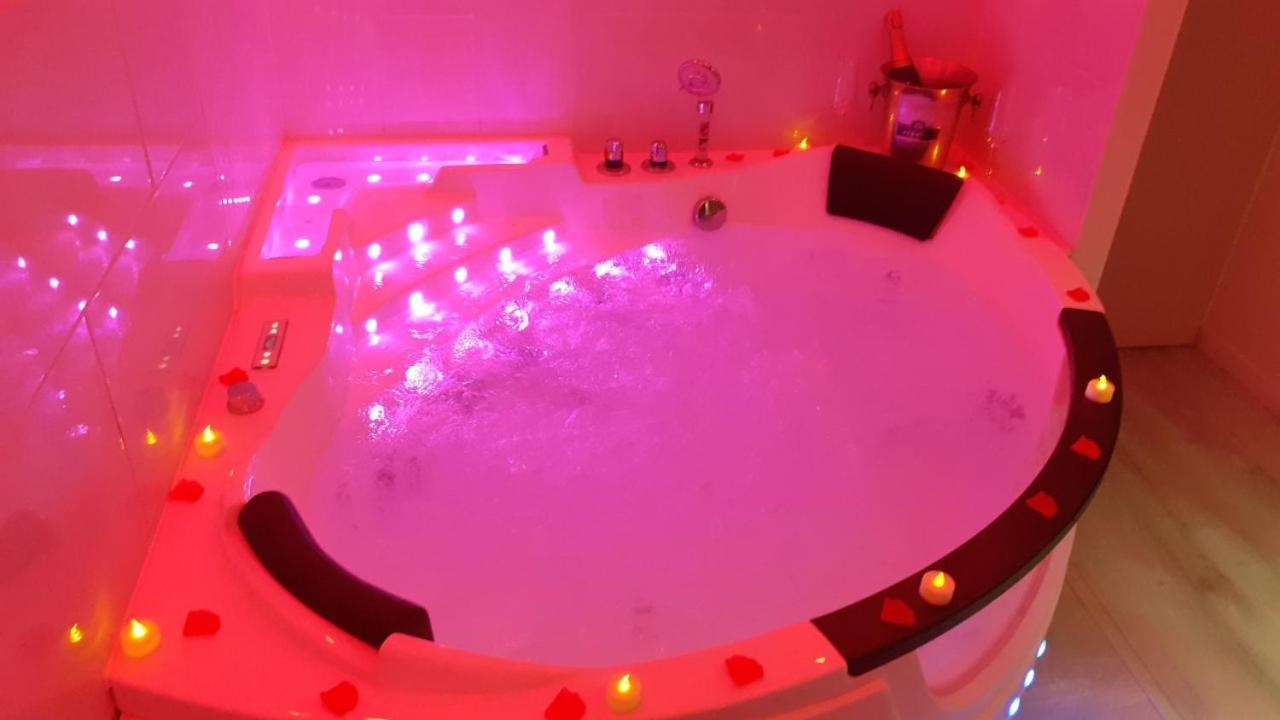 Le Bijou avec Jacuzzi et Sauna, Terrasse plein sud, Wifi, Clim, Parking Privatif Bandol Extérieur photo